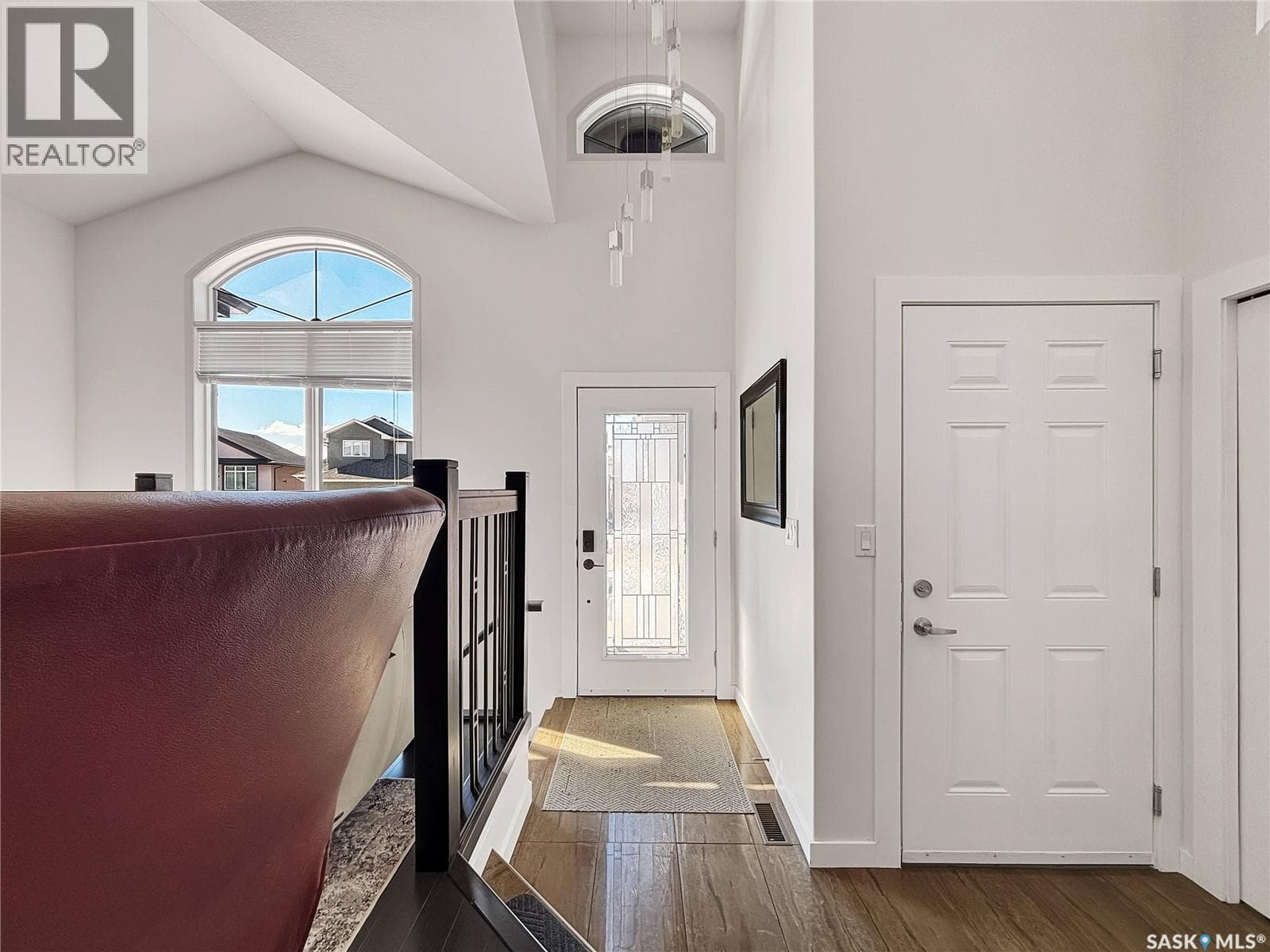 451 Hastings CRESCENT — photo 2