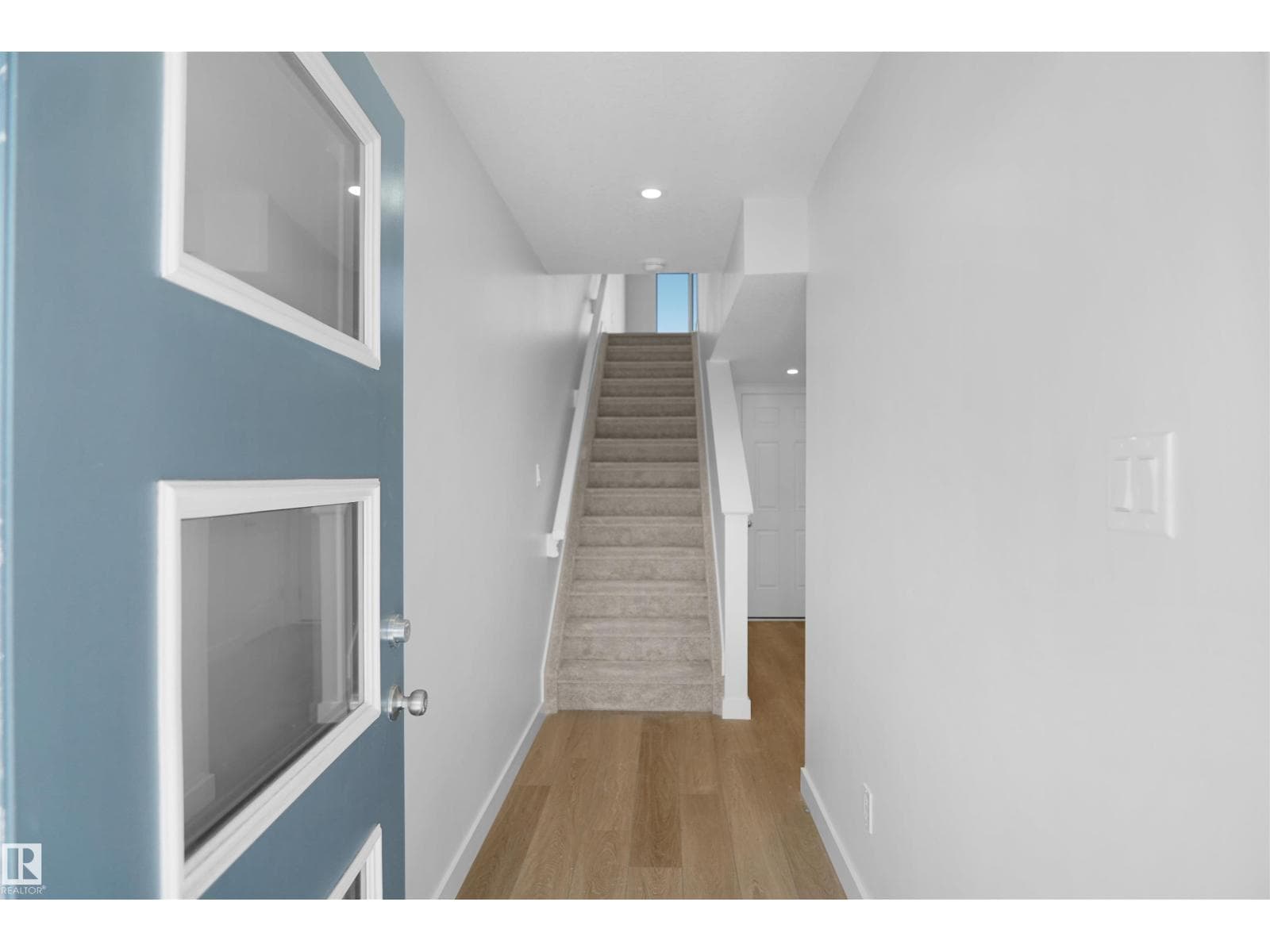 936 19 AV NW — photo 3