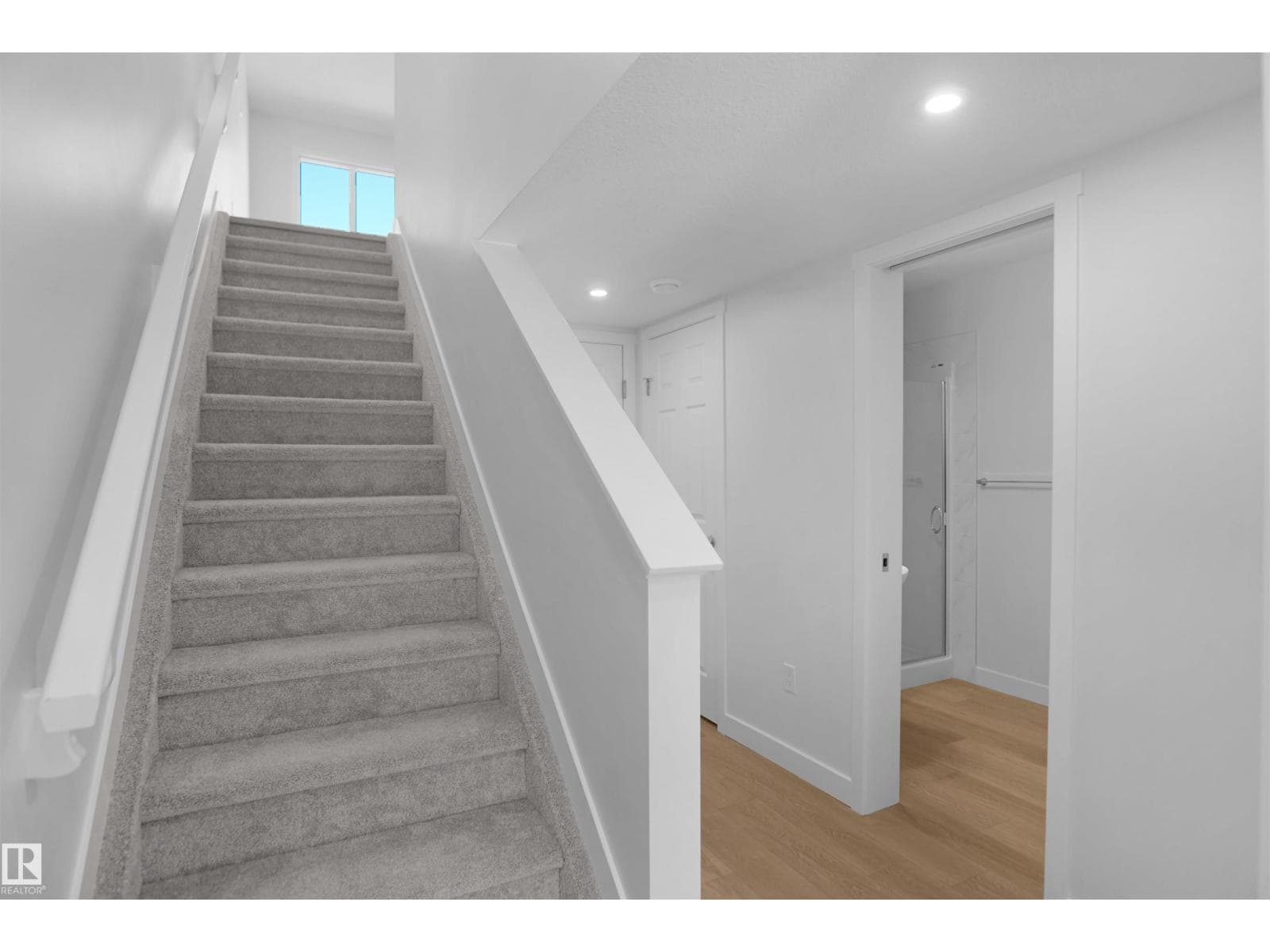 936 19 AV NW — photo 4