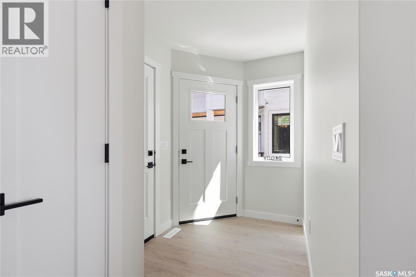 140 155 McFaull WAY — photo 3