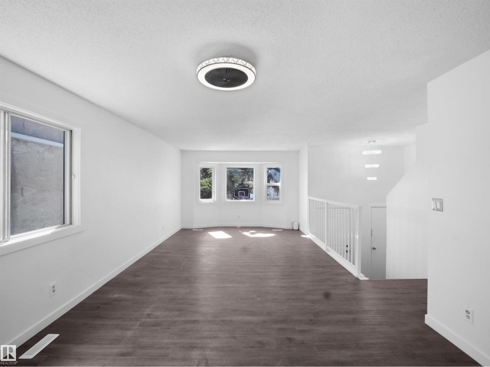 3608 33 AV NW photo 11