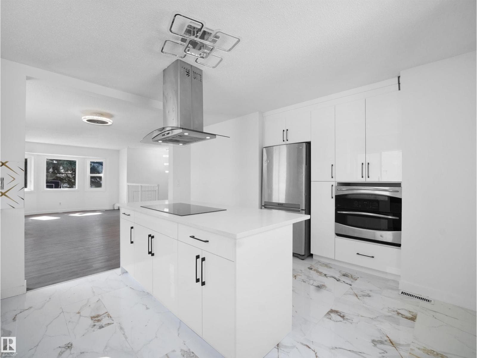 3608 33 AV NW photo 2