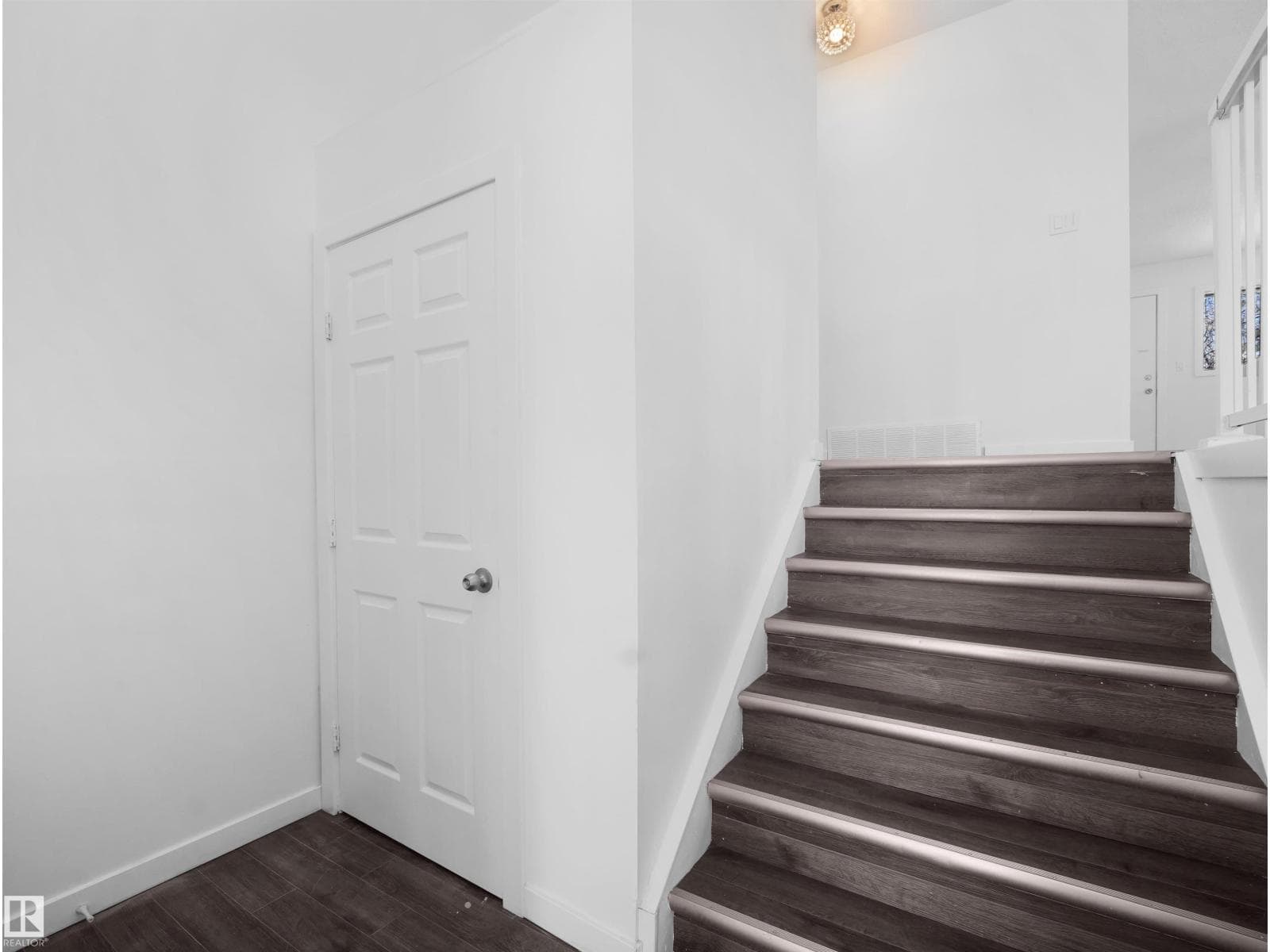 3608 33 AV NW photo 4