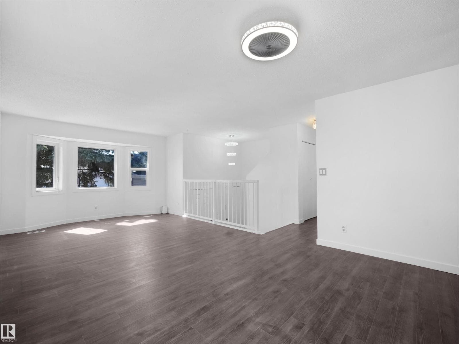 3608 33 AV NW photo 6