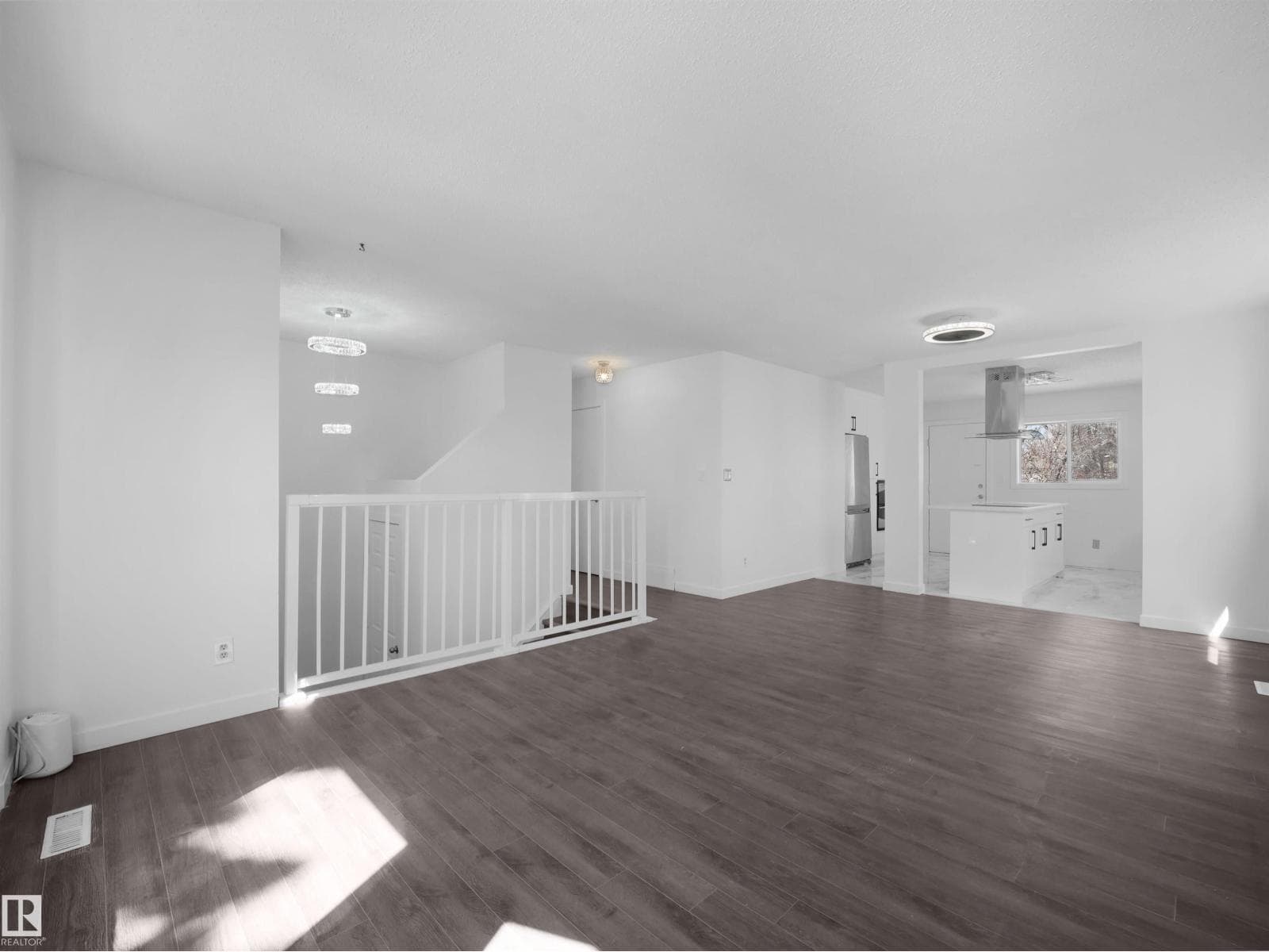 3608 33 AV NW photo 7