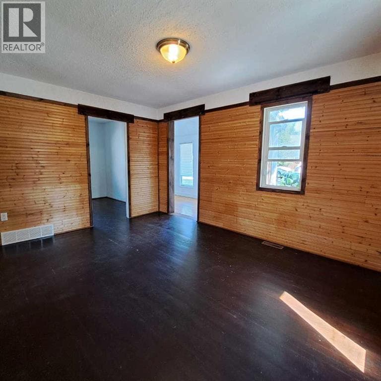 5308 49 Avenue — photo 3