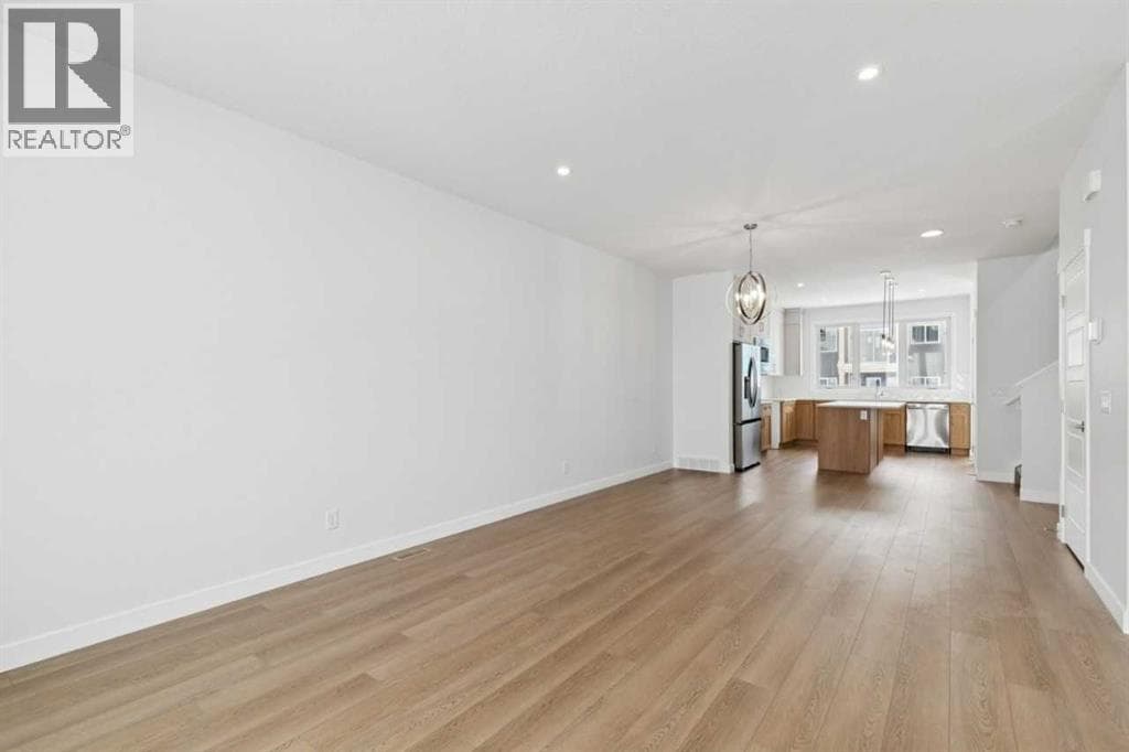 15453 45 Street SW photo 5