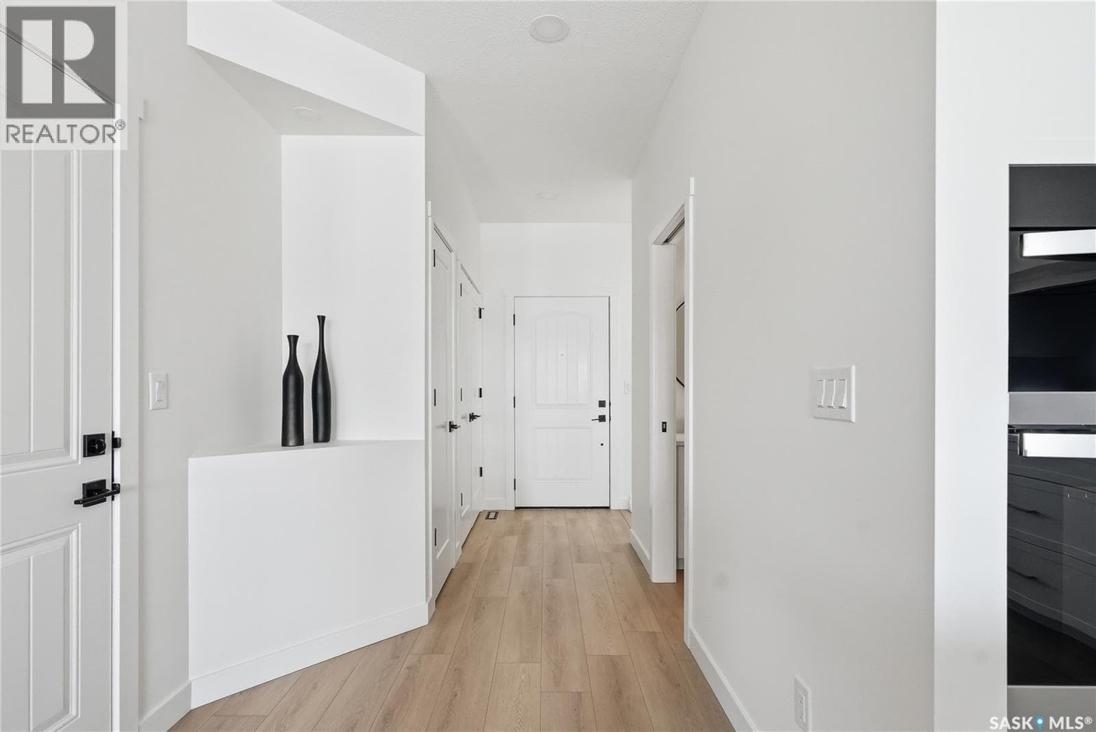 24 720 Brighton BOULEVARD — photo 2