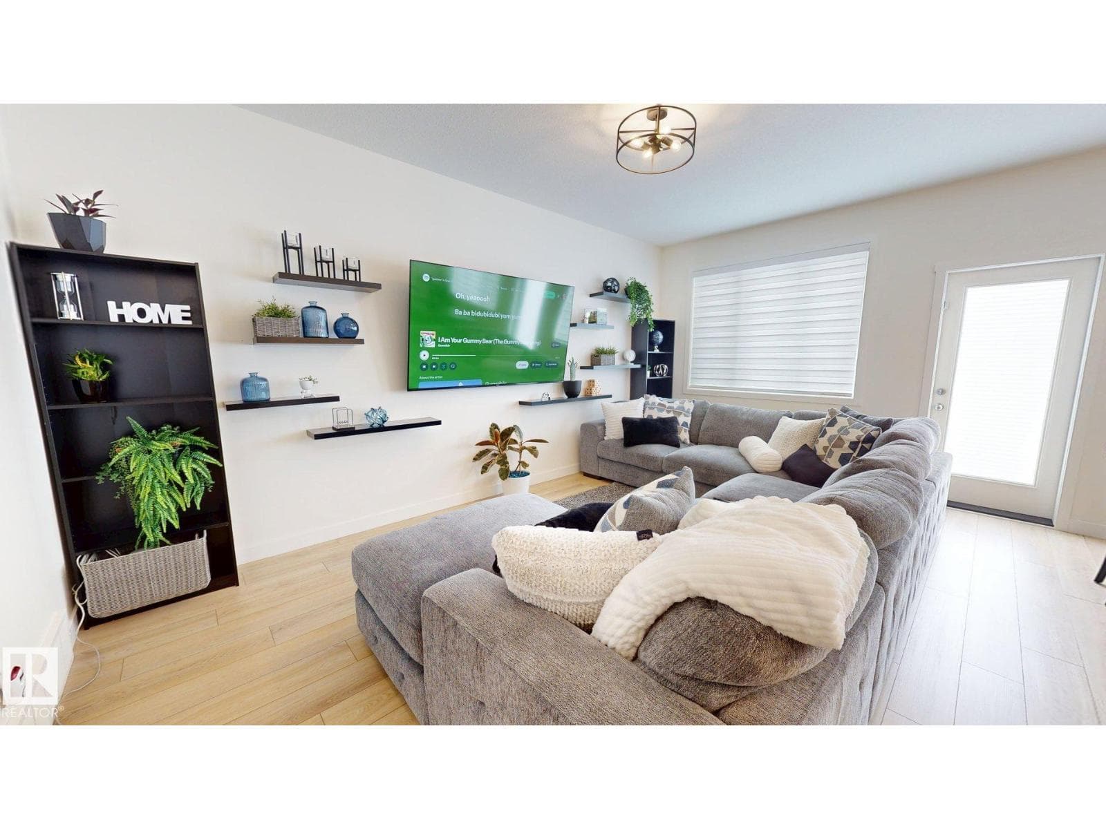 8723 183 AV NW NW photo 2