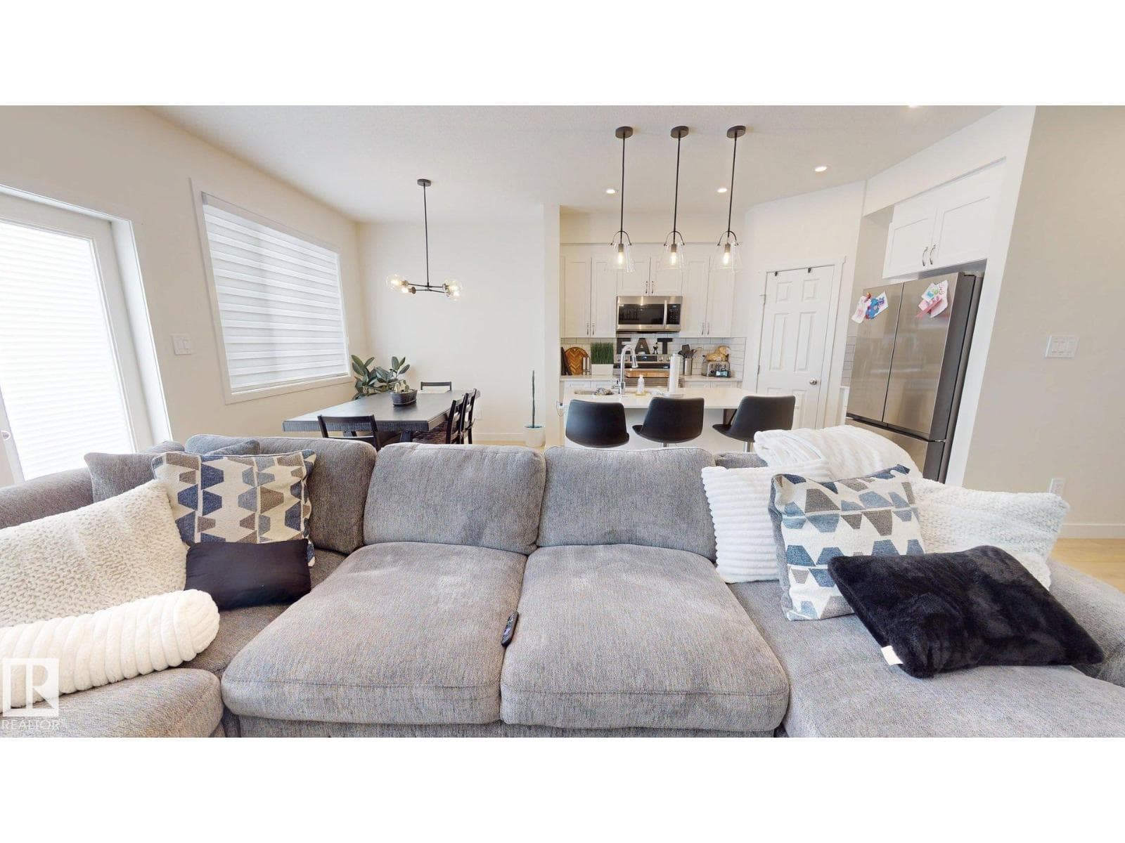 8723 183 AV NW NW photo 3