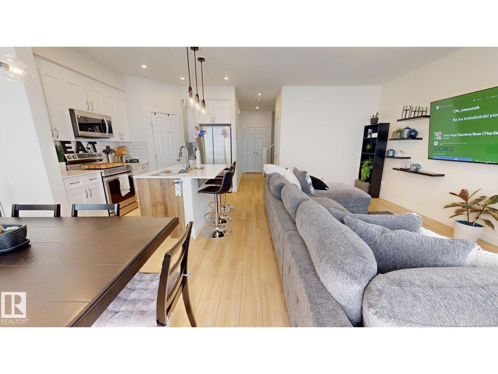 8723 183 AV NW NW photo 6