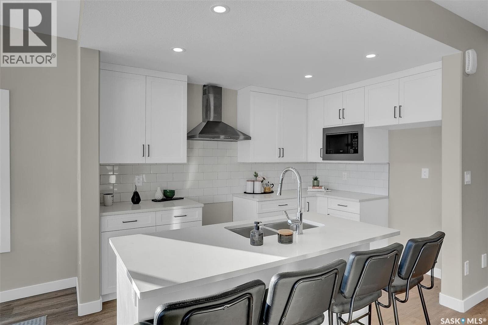 230 Kostiuk CRESCENT photo 5