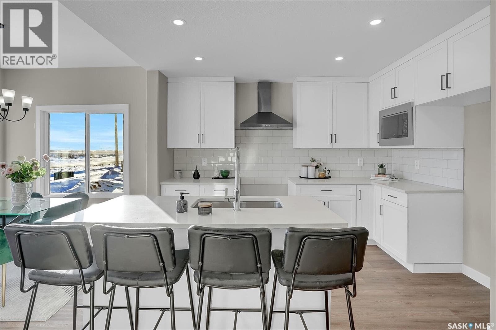 246 Kostiuk CRESCENT photo 3