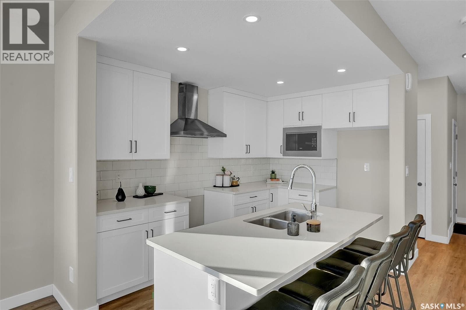 246 Kostiuk CRESCENT photo 4