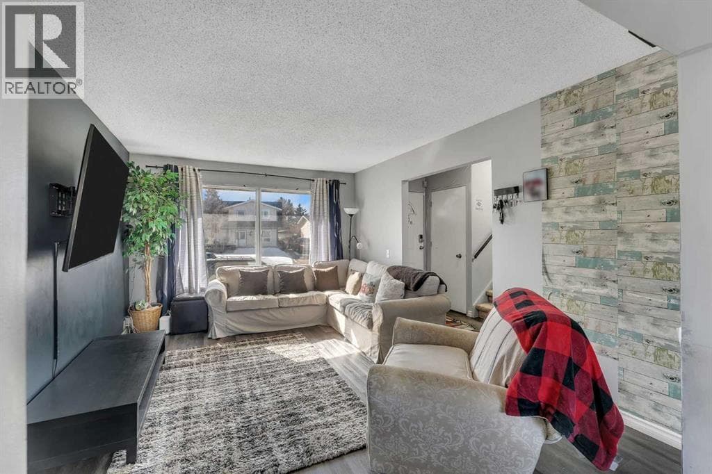 354 Aboyne Place NE photo 2