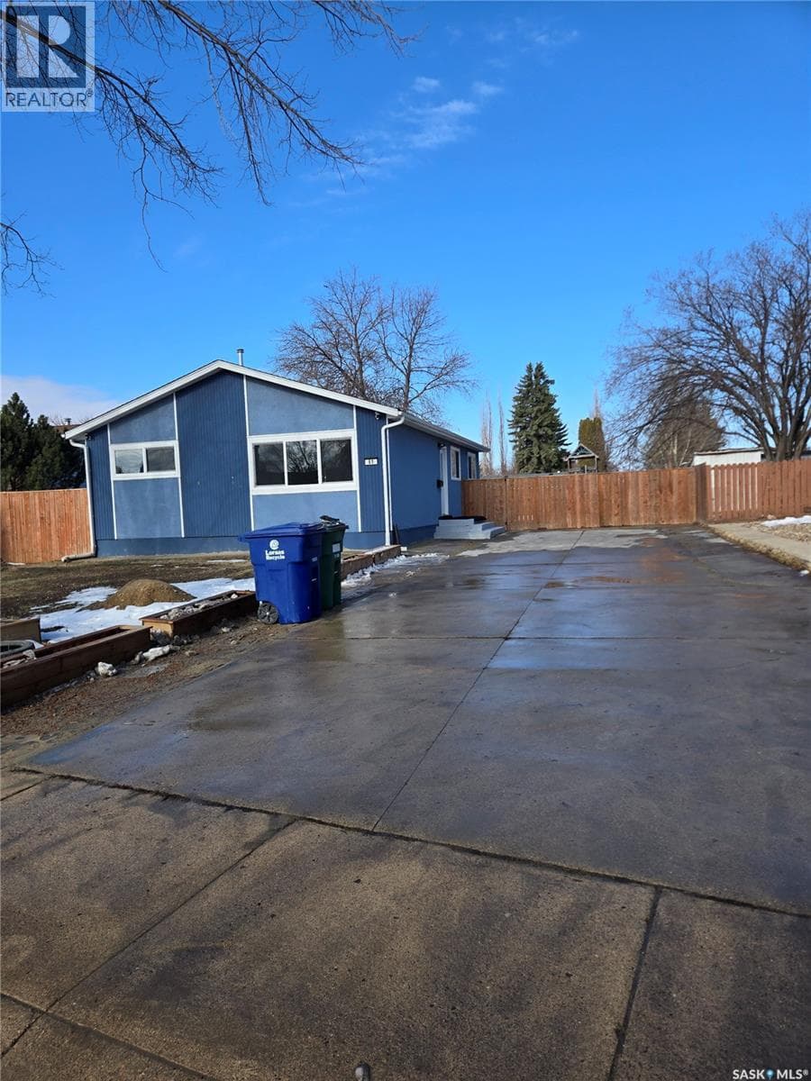 61 Maxwell CRESCENT photo 2