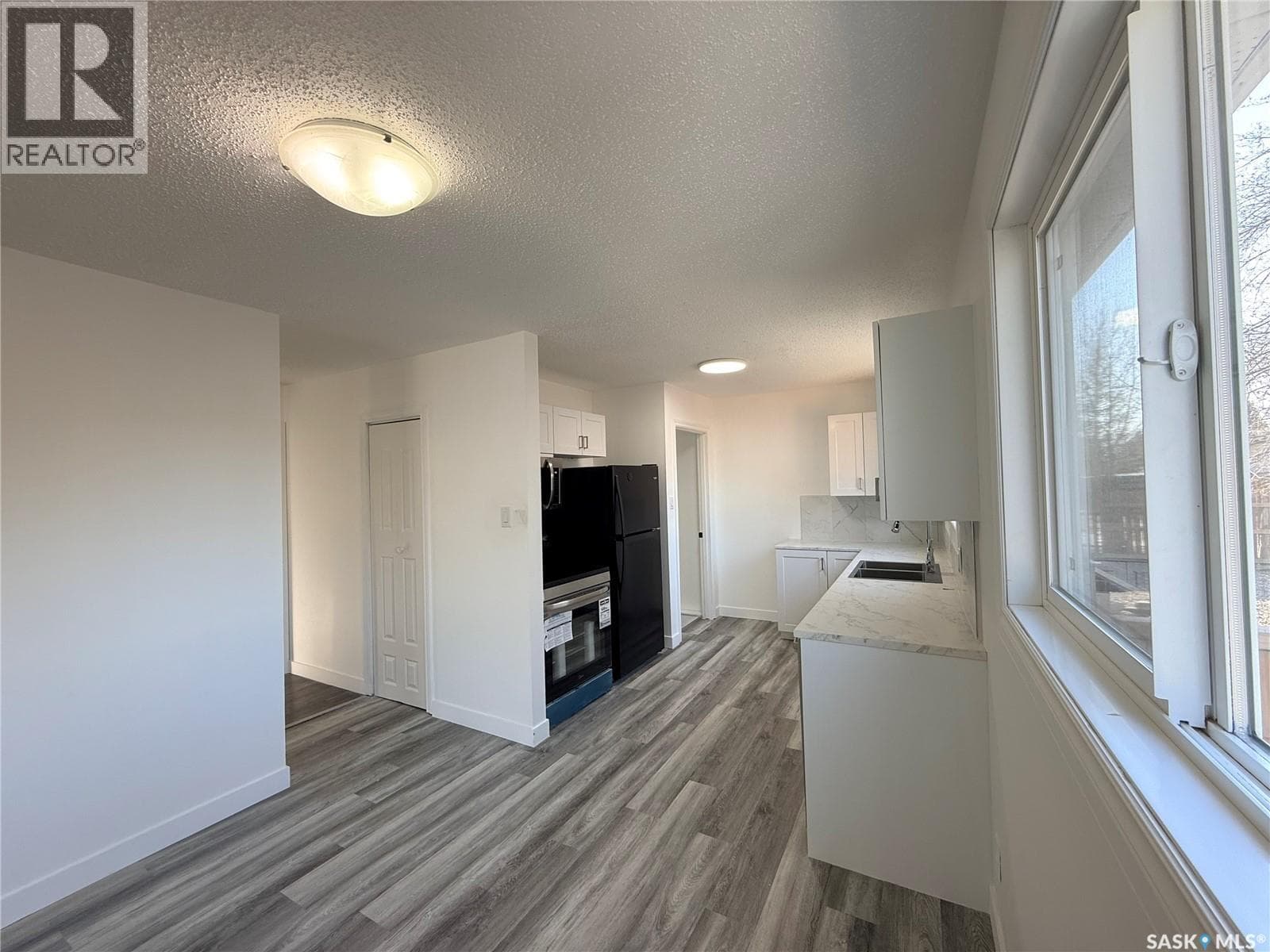 61 Maxwell CRESCENT photo 3