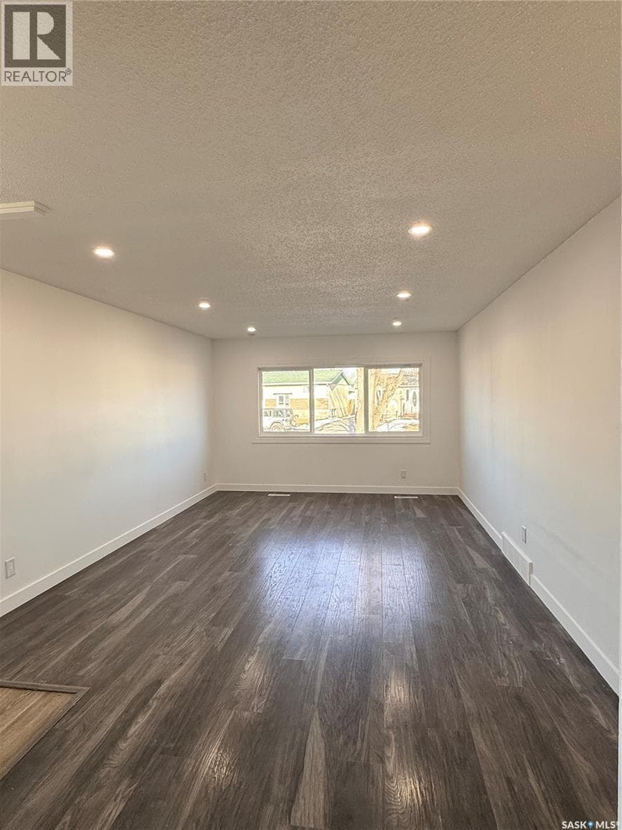 61 Maxwell CRESCENT photo 5