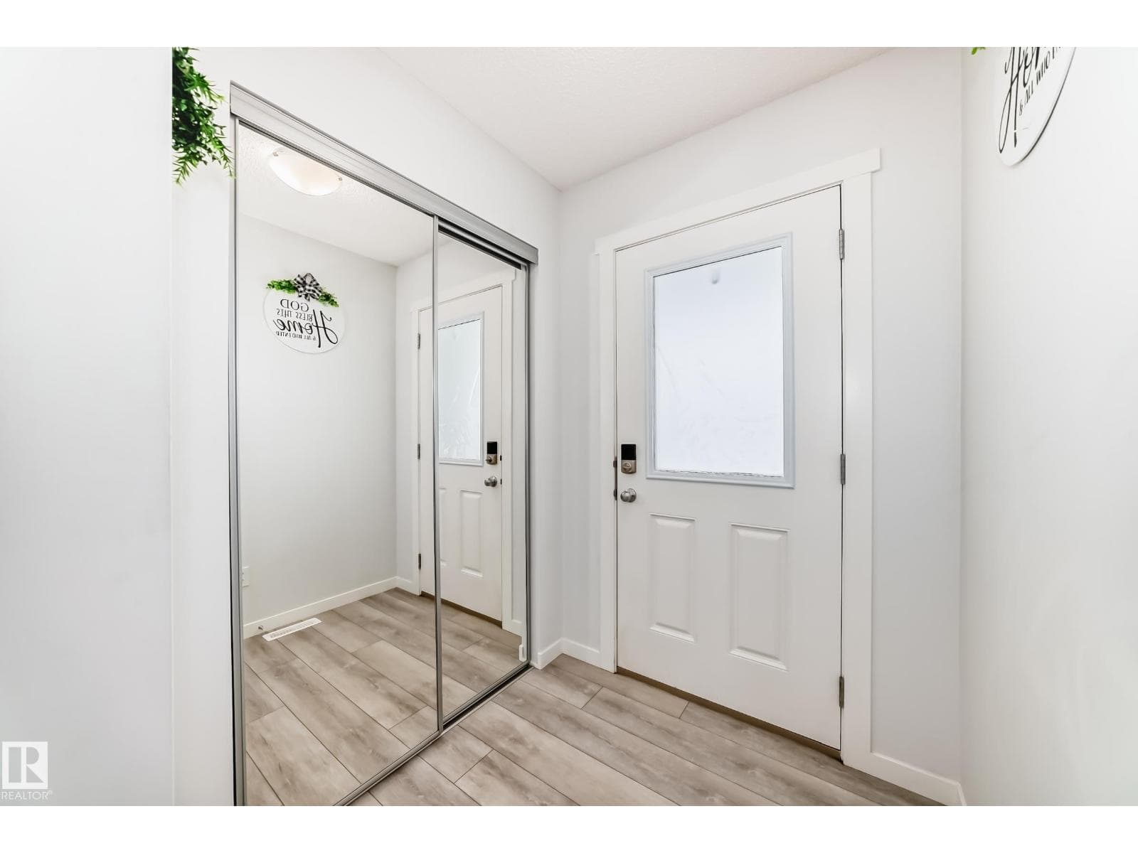 2505 14 AV NW — photo 3