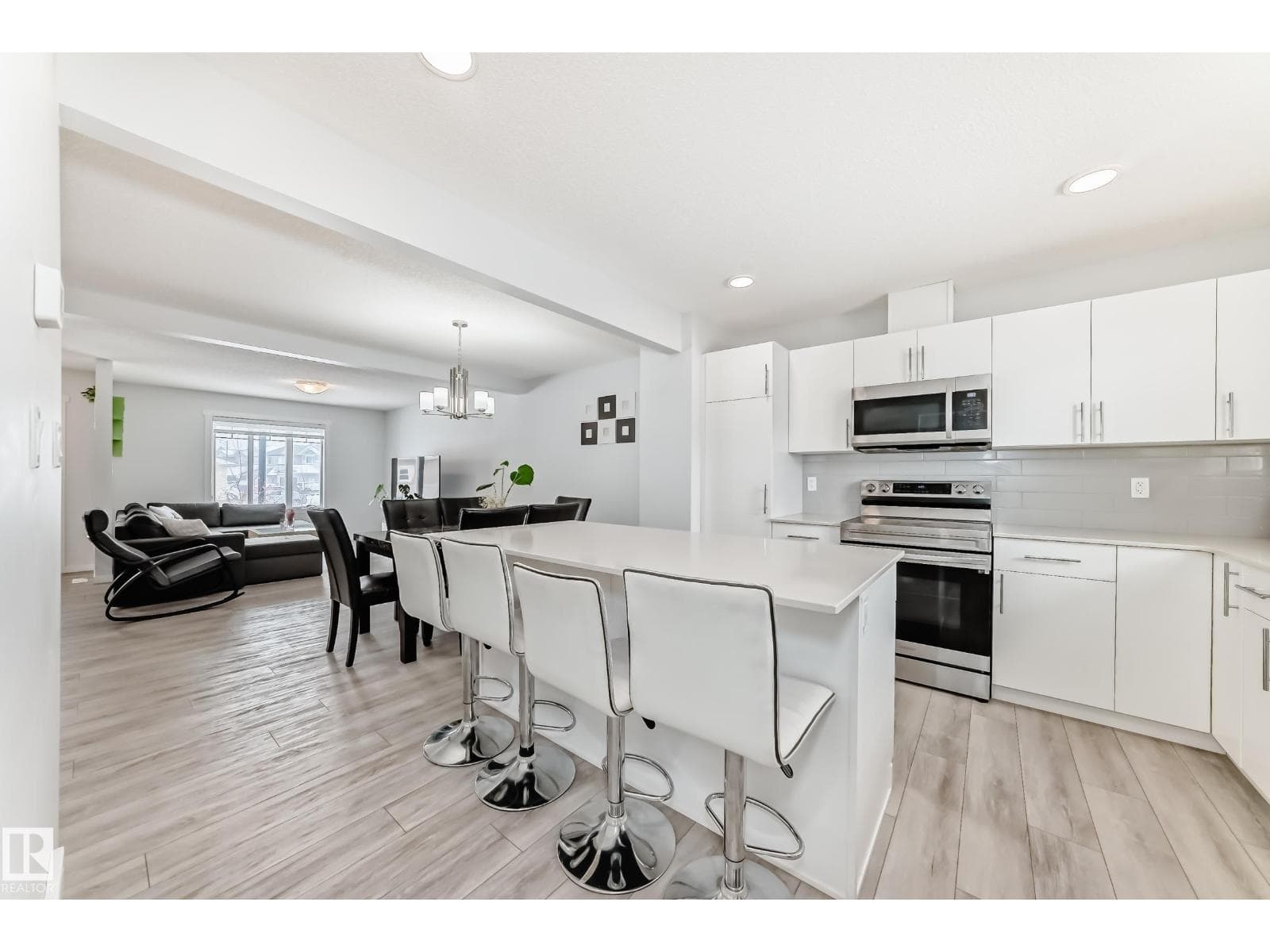 2505 14 AV NW — photo 5