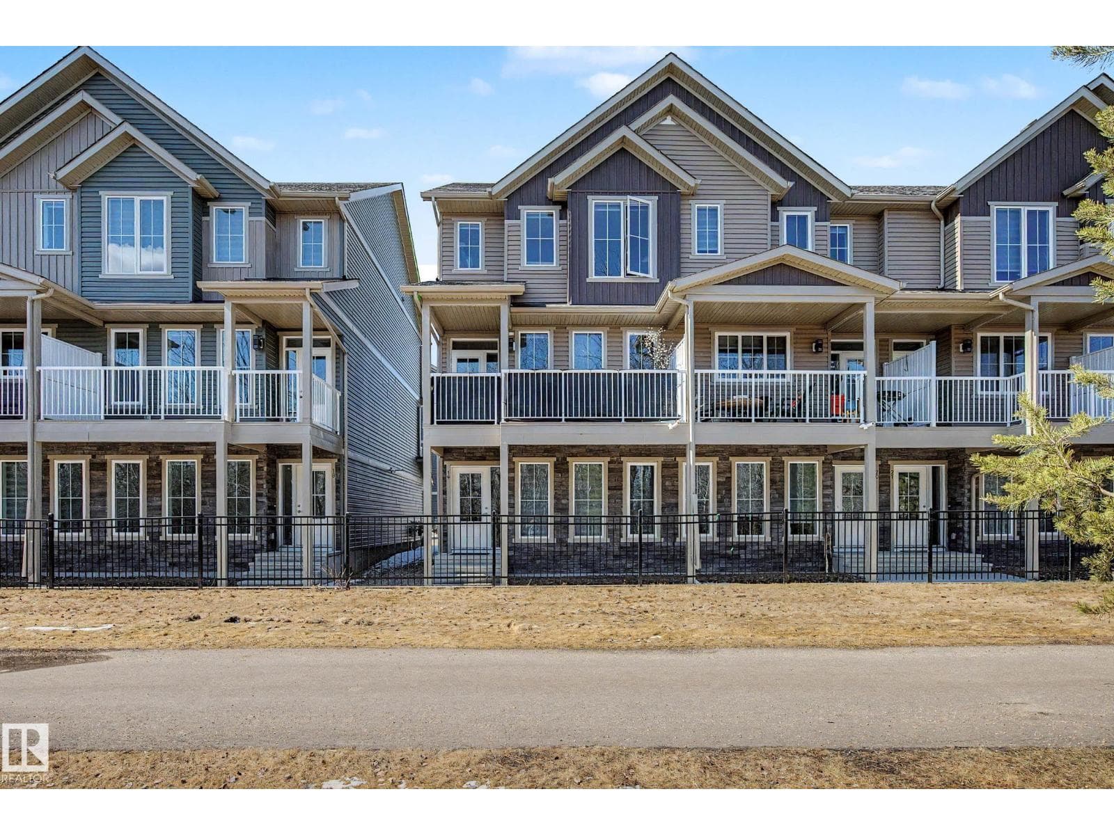 #19 1051 GRAYDON HILL BV SW