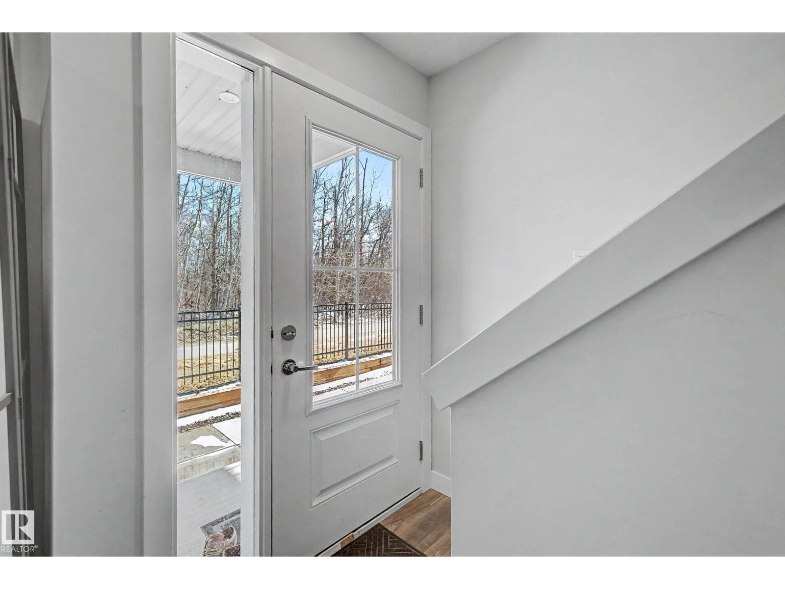 #19 1051 GRAYDON HILL BV SW — photo 4