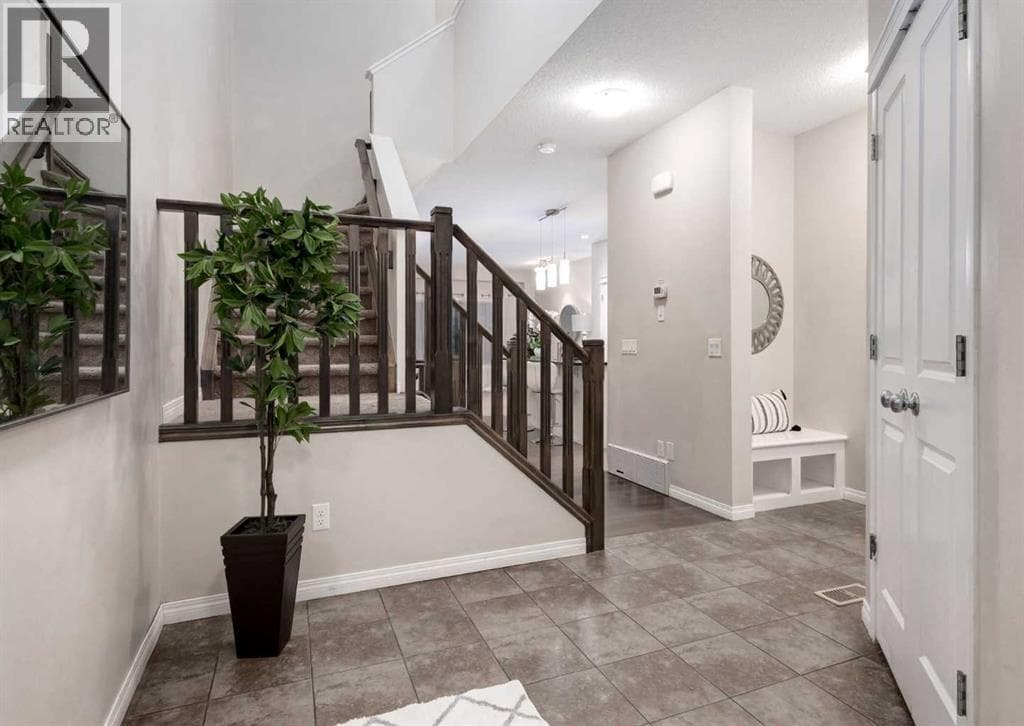 63 Panton Way NW photo 4
