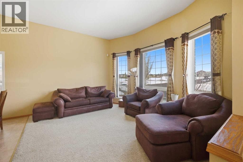39 Saddlemont Close NE photo 9