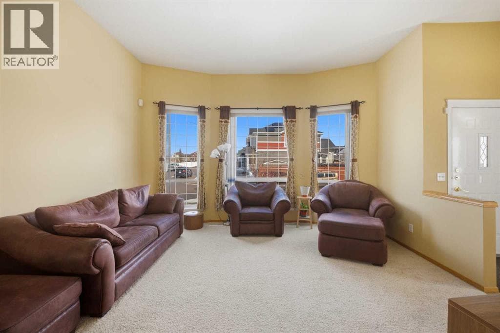 39 Saddlemont Close NE photo 5