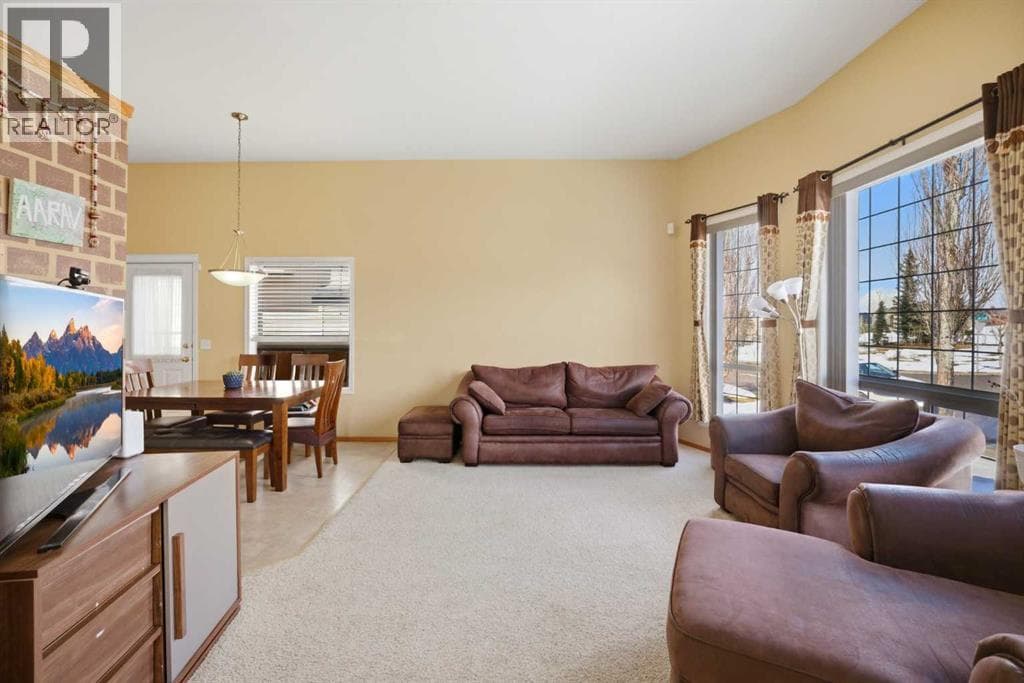 39 Saddlemont Close NE photo 8