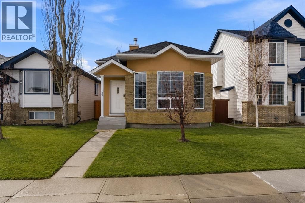 3 bed 3 bath single family at 39 Saddlemont Close NE — $524,900