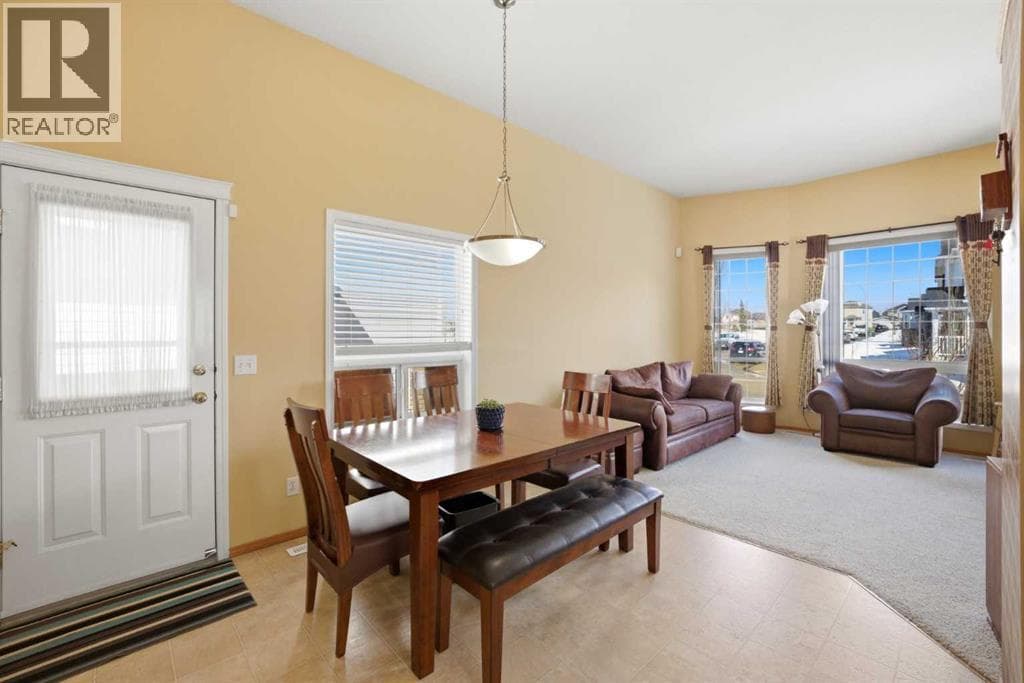 39 Saddlemont Close NE photo 6