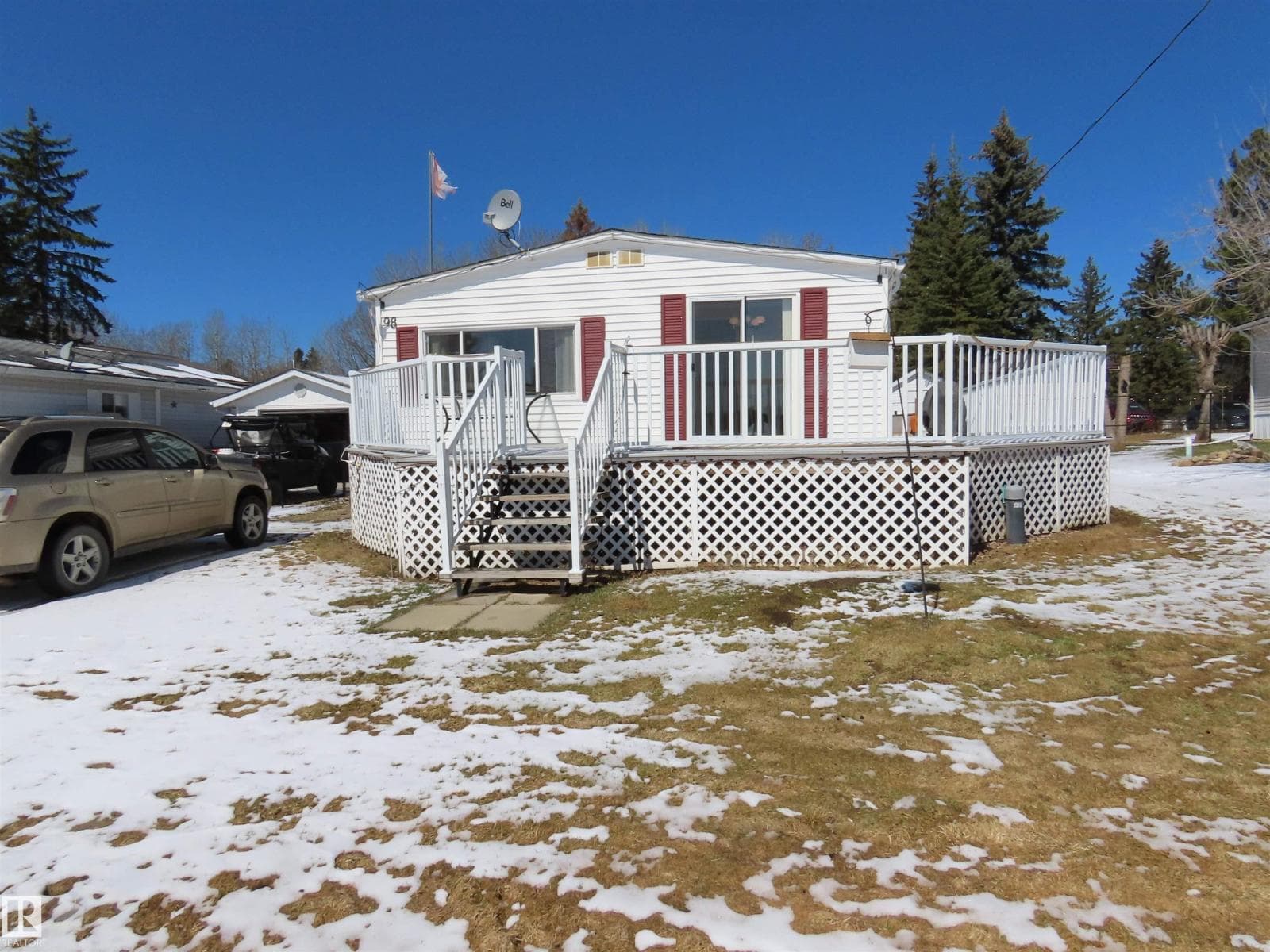 98 Lakeview DR photo 2