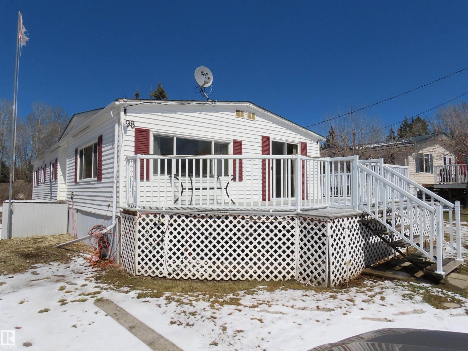 98 Lakeview DR photo 3