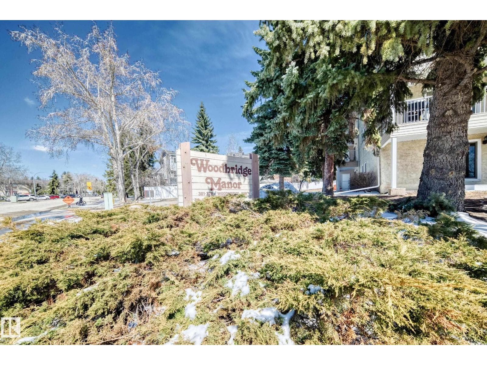 #202 328 Woodbridge WY