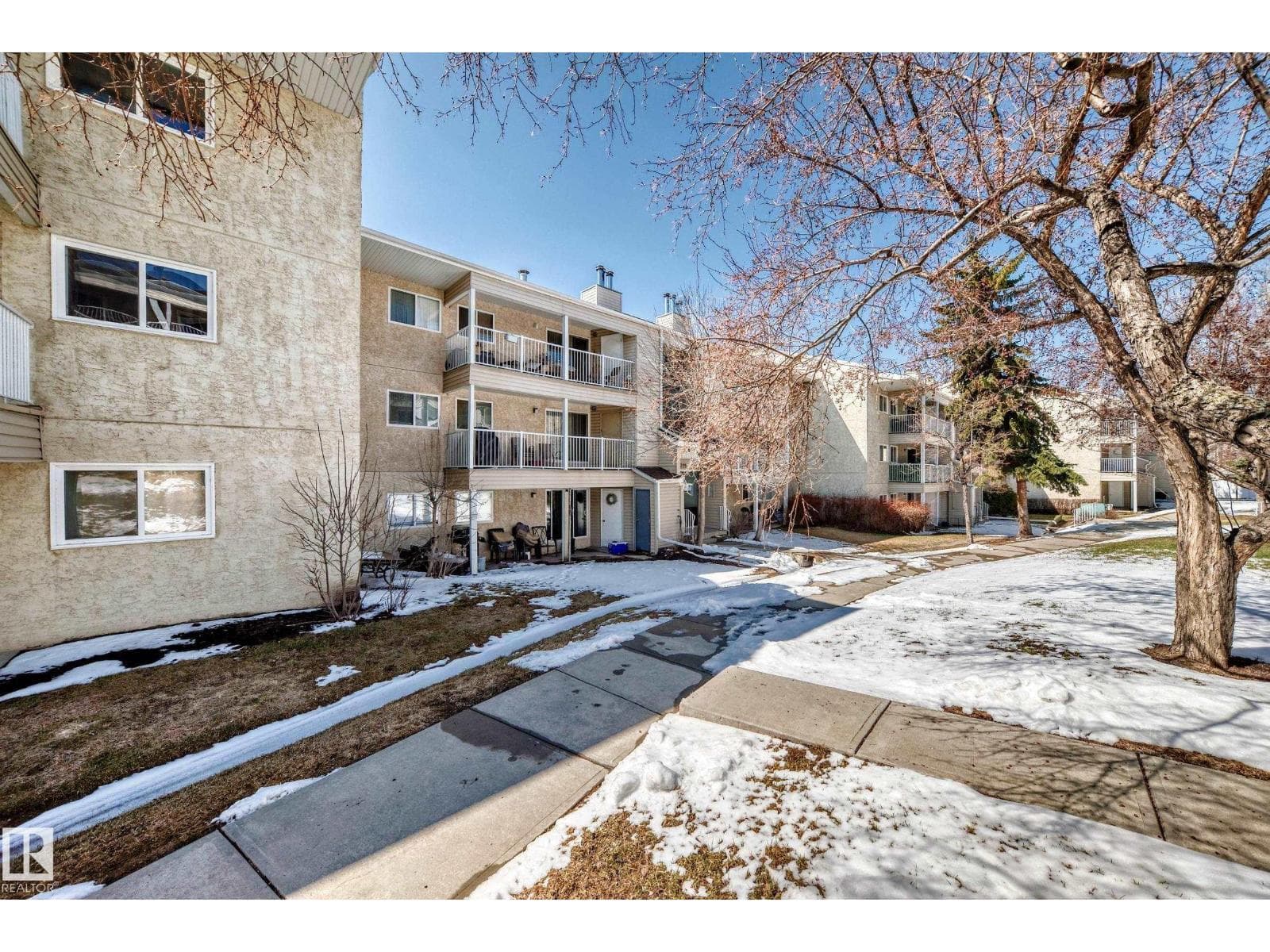#202 328 Woodbridge WY — photo 2