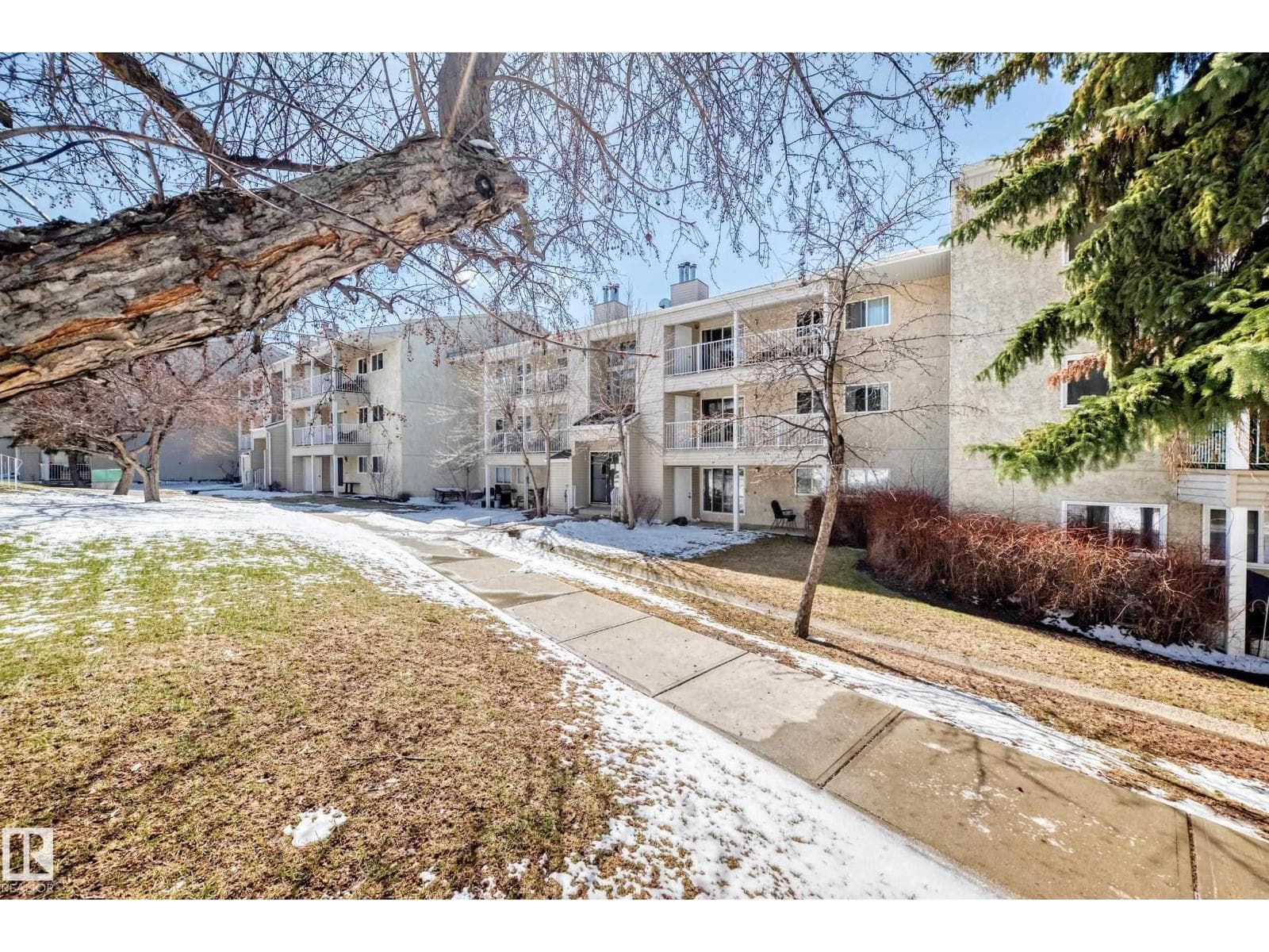 #202 328 Woodbridge WY — photo 3