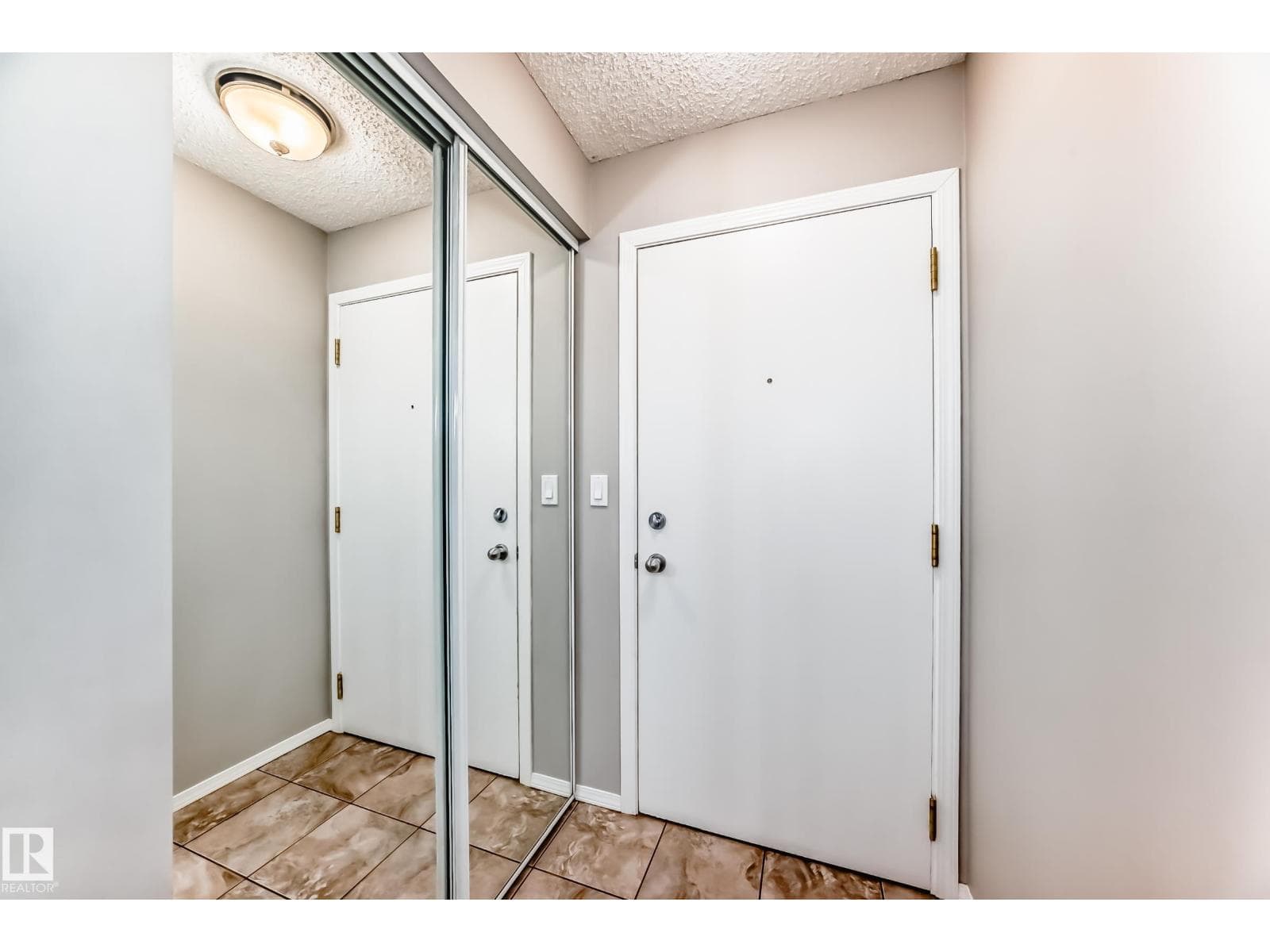 #202 328 Woodbridge WY — photo 5