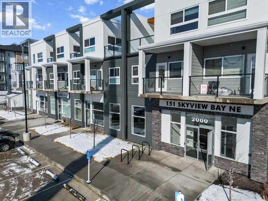2140, 151 Sky View Bay NE photo 2
