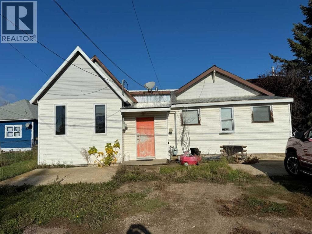 4923 49 Street photo 2