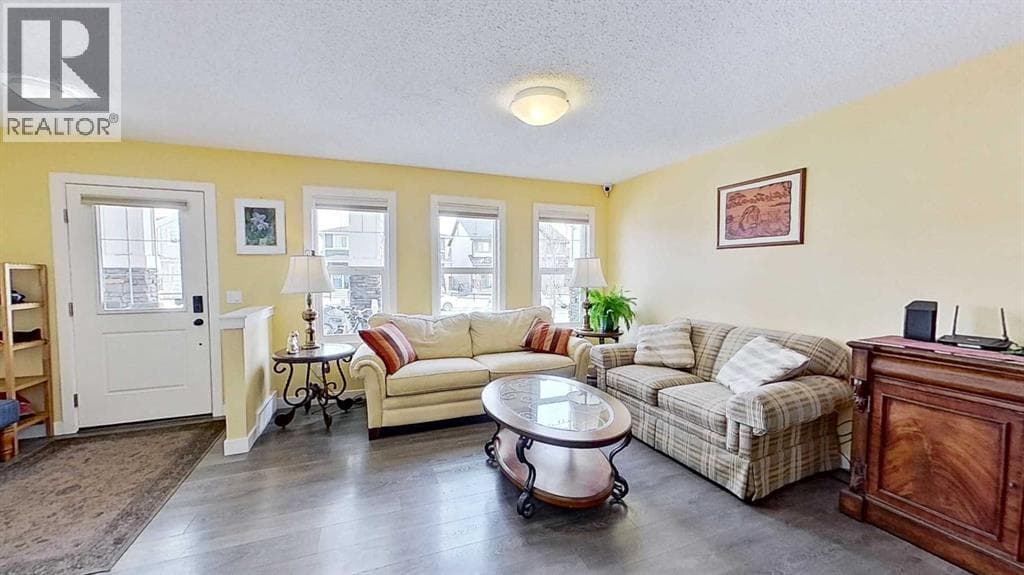 109 Heartland Boulevard photo 2