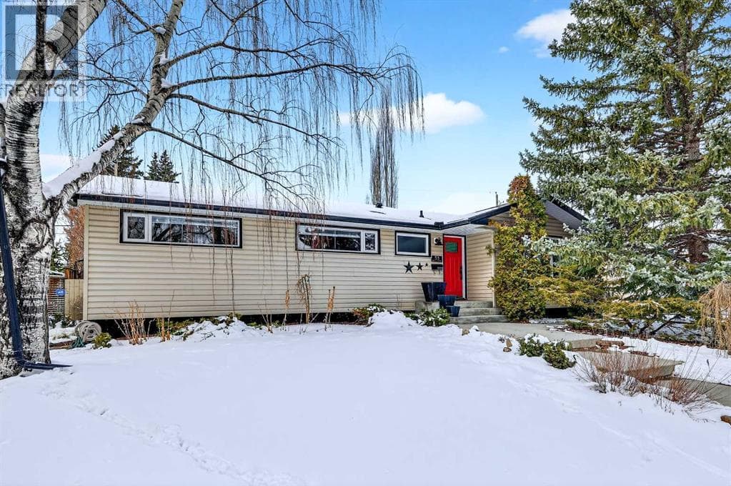 33 Warwick Drive SW photo 3