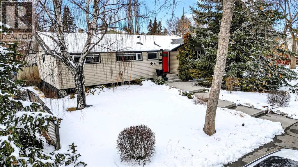 6 bed 3 bath single family at 33 Warwick Drive SW — $819,000