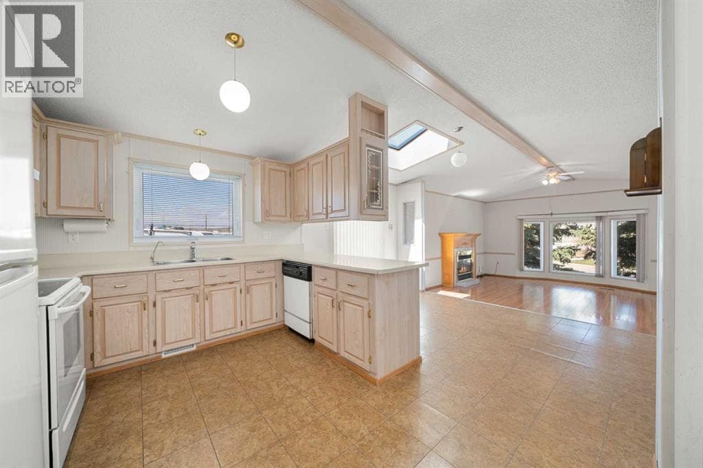 299, 99 Arbour Lake Road NW photo 2