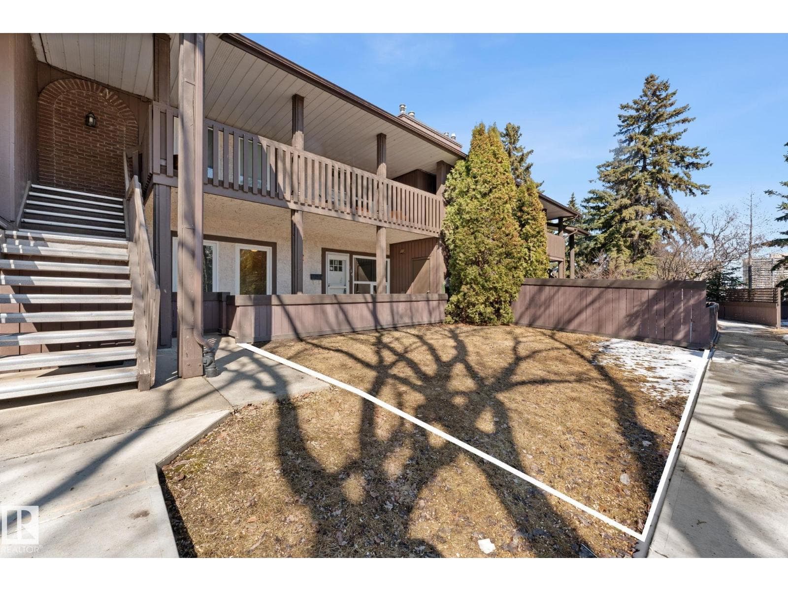 164 SURREY GARDENS GD NW photo 3