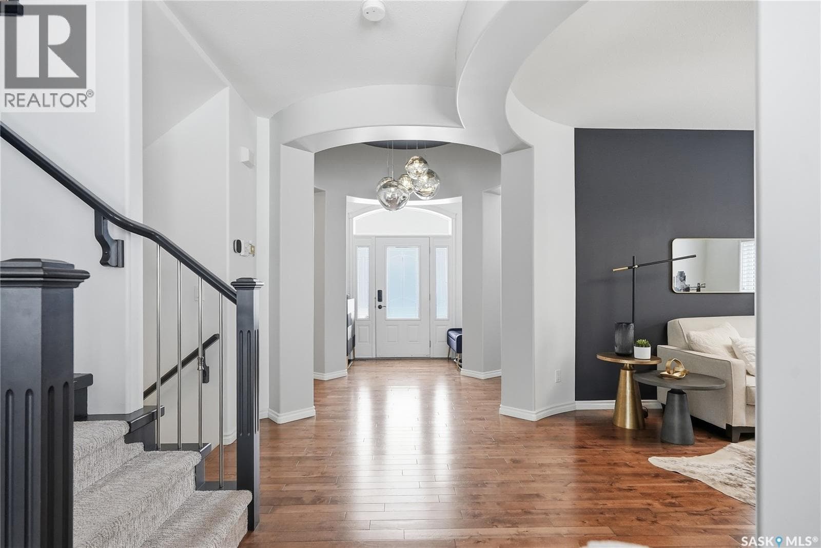 32 501 Cartwright STREET photo 3
