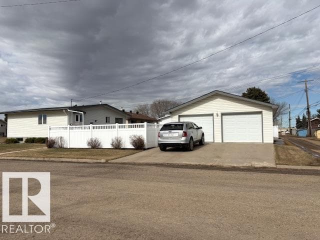 5302 48 AV photo 2