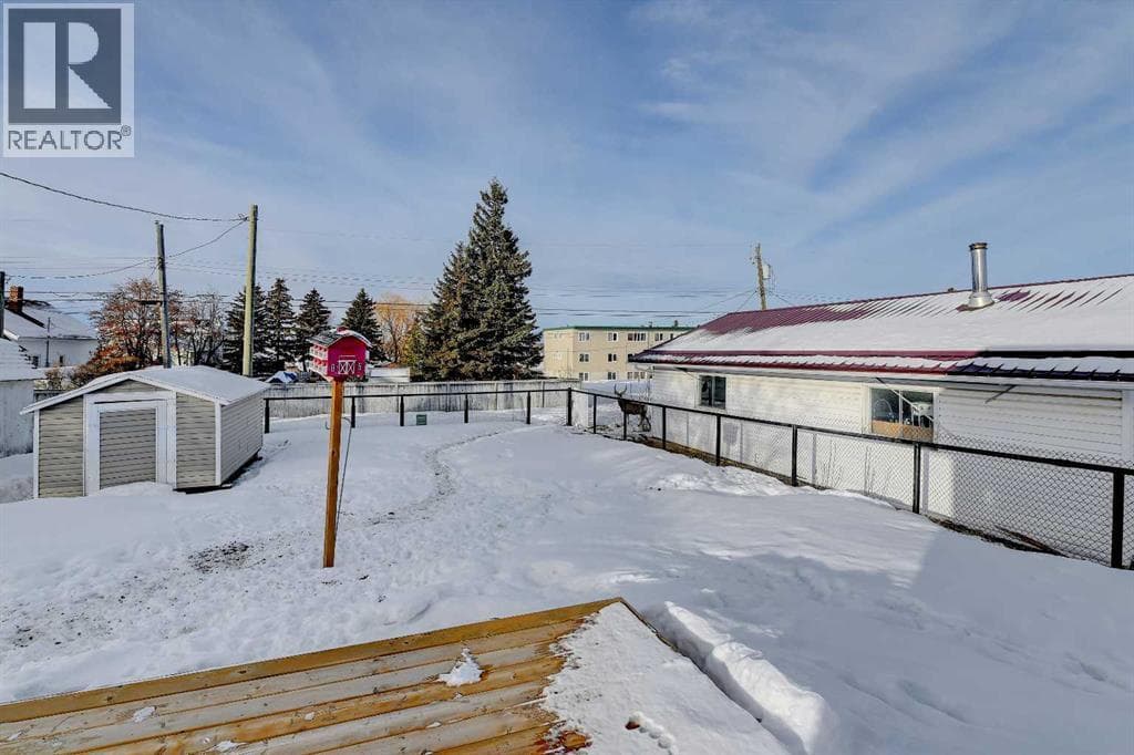 5206 48 Street photo 4