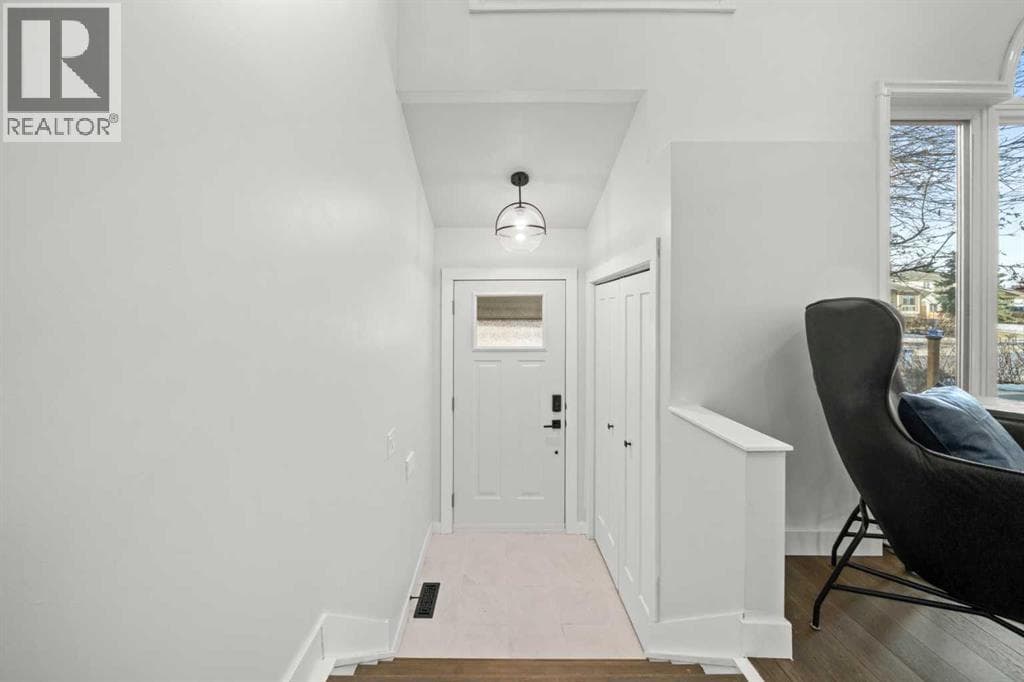 51 Hunters Crescent photo 3