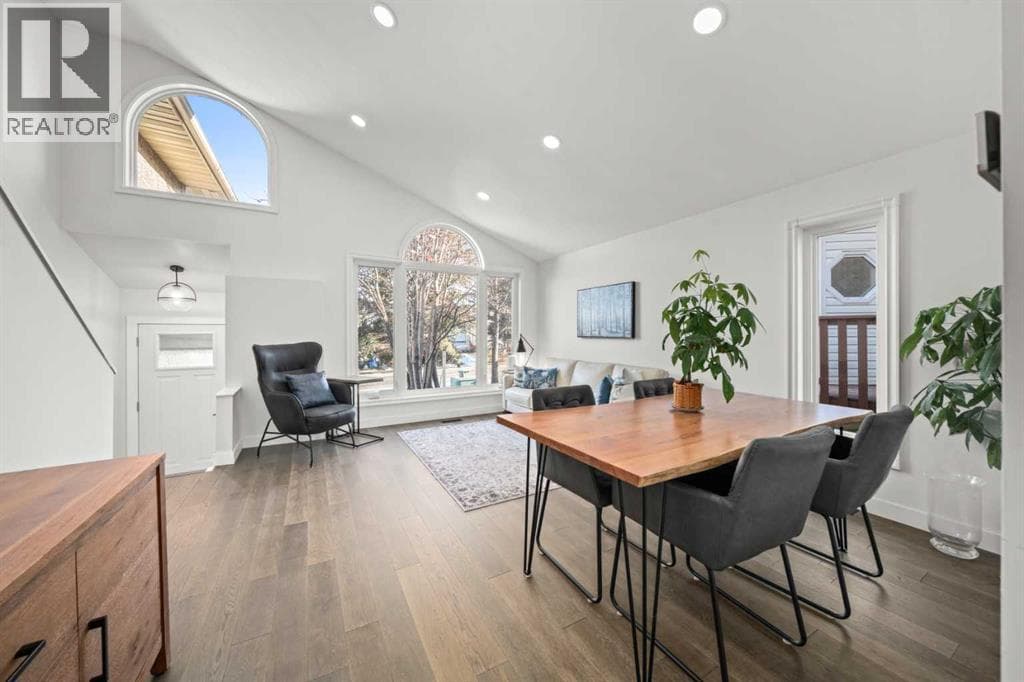 51 Hunters Crescent photo 2